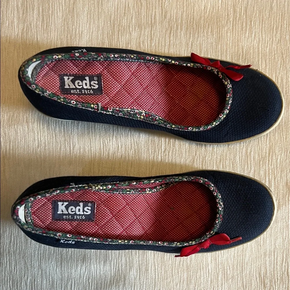 Keds Women's Navy with Red Bows & Floral Trim 7M - Picture 2 of 11